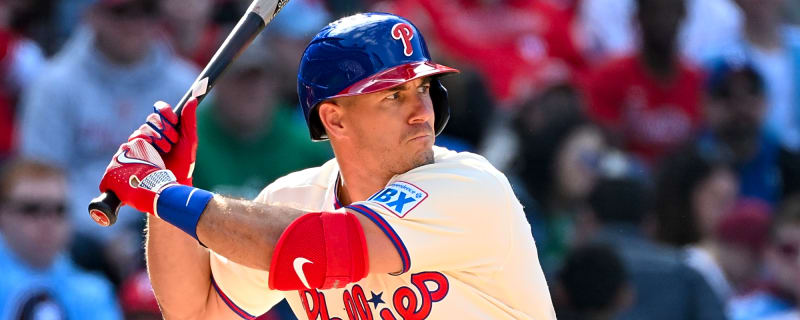 Phillies take an interesting approach to their catching situation