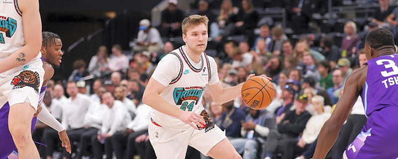 Grizzlies agree to two-year deal with young guard