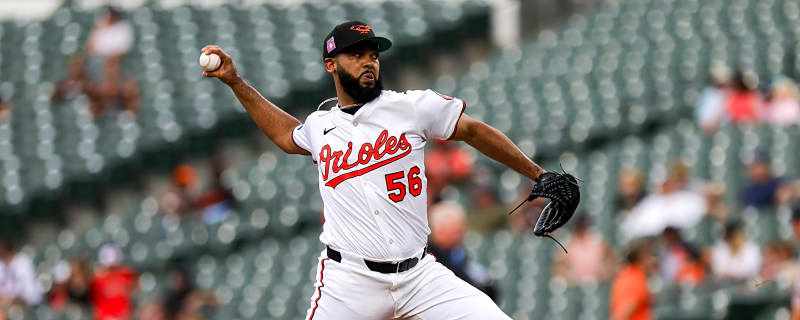 Pitcher bizarrely faces old team on same day of trade