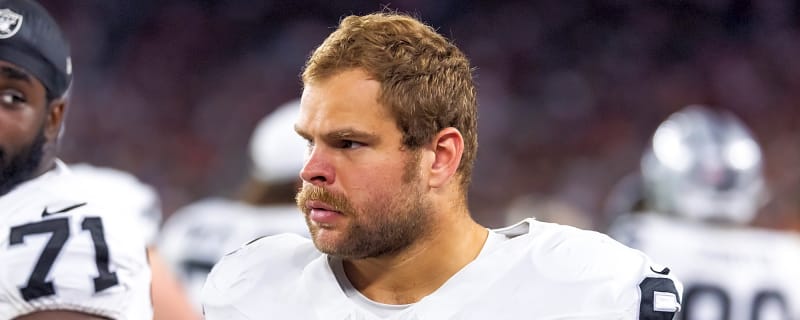 Raiders Re-Sign RFA C Jordan Meredith & ERFA DE Charles Snowden