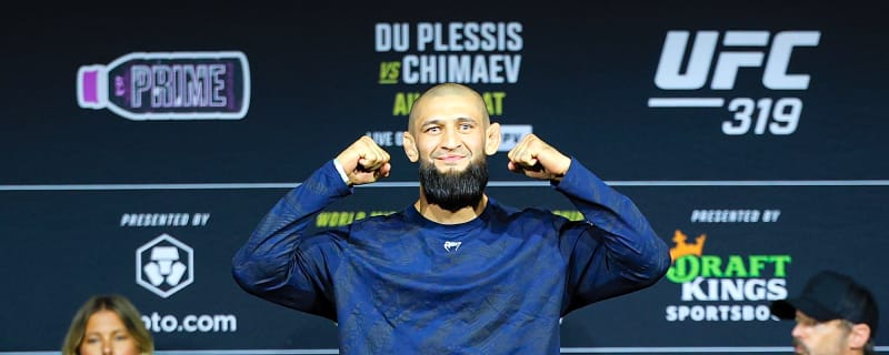 Khamzat Chimaev may have outgrown another weight class according to UFC legend who fought him at 185lb