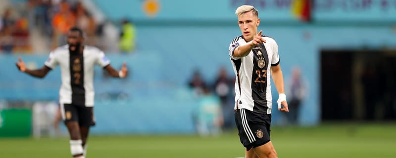Liverpool & Man United transfer interest is 'real reason' star has U-turned on contract, says expert