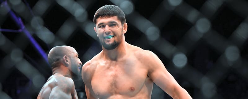 Nursulton Ruziboev scores violent submission at UFC Baku