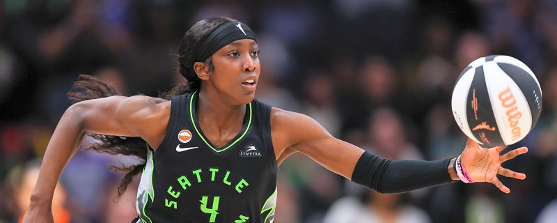 Two Worlds, One Rhythm: Flau’jae Johnson on WNBA Practice Soundtracks and Her Ultimate Rihanna Dream Collaboration