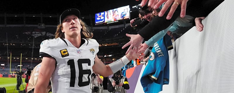 Trevor Lawrence got hit so hard after ball was blown dead