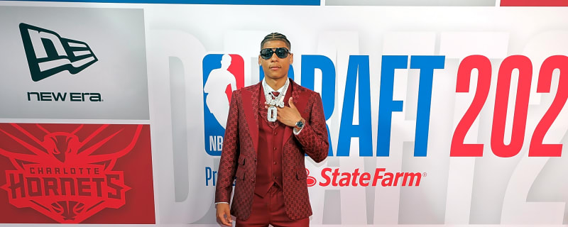 Pelicans’ Jeremiah Fears Reveals Where He Spent the First of His $7.5M Rookie Paycheck