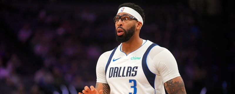 Mavericks’ Anthony Davis begins light on-court work, with glove