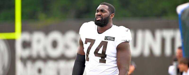 Cowboys add more OL depth before draft, sign 2020 draft pick