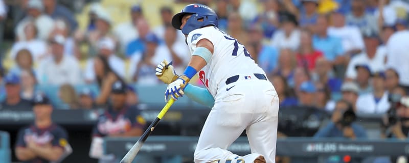 Dodgers hero Miguel Rojas exits Game 3 mid-at-bat with a concerning injury
