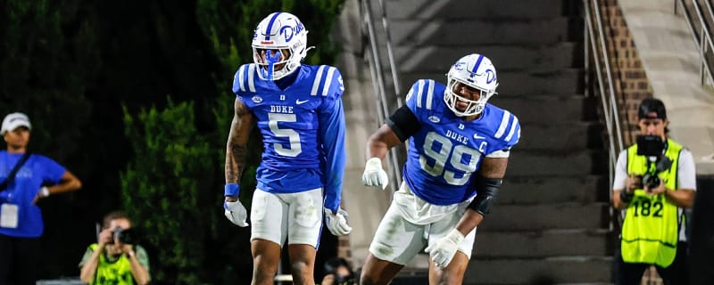 Duke player apologizes for swatting at female trainer's arm