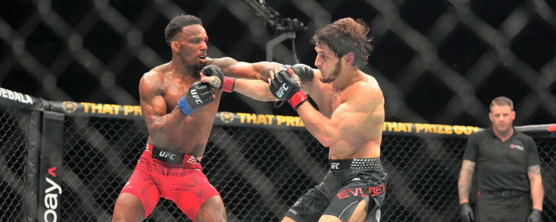 Silva Picks Evloev Over Volkanovski At UFC 333