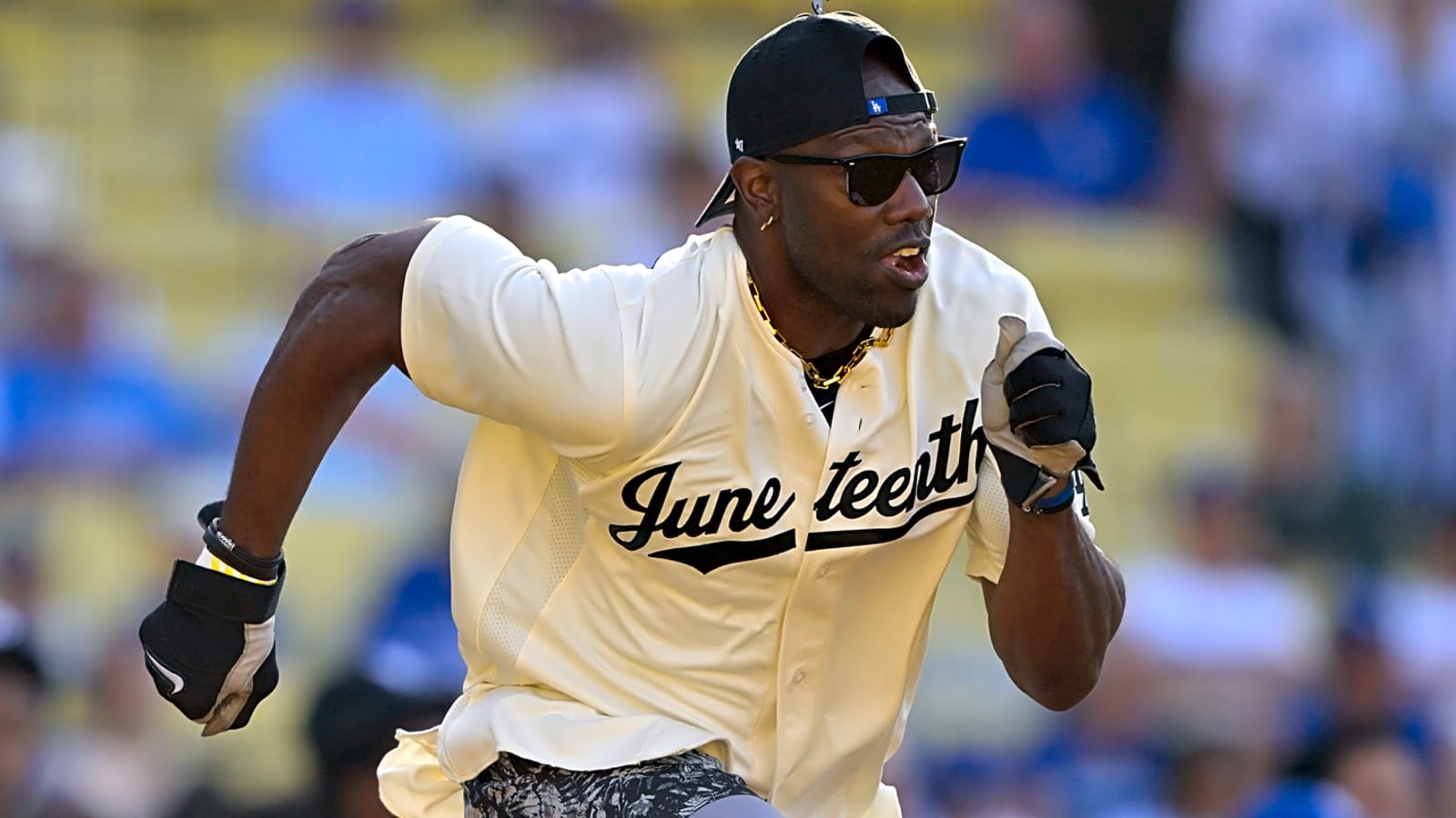 'Don’t Just Be Throwing Shots at a Player for No Reason': Terron Armstead Calls Out Terrell Owens for Fat-Shaming Deebo Samuel
