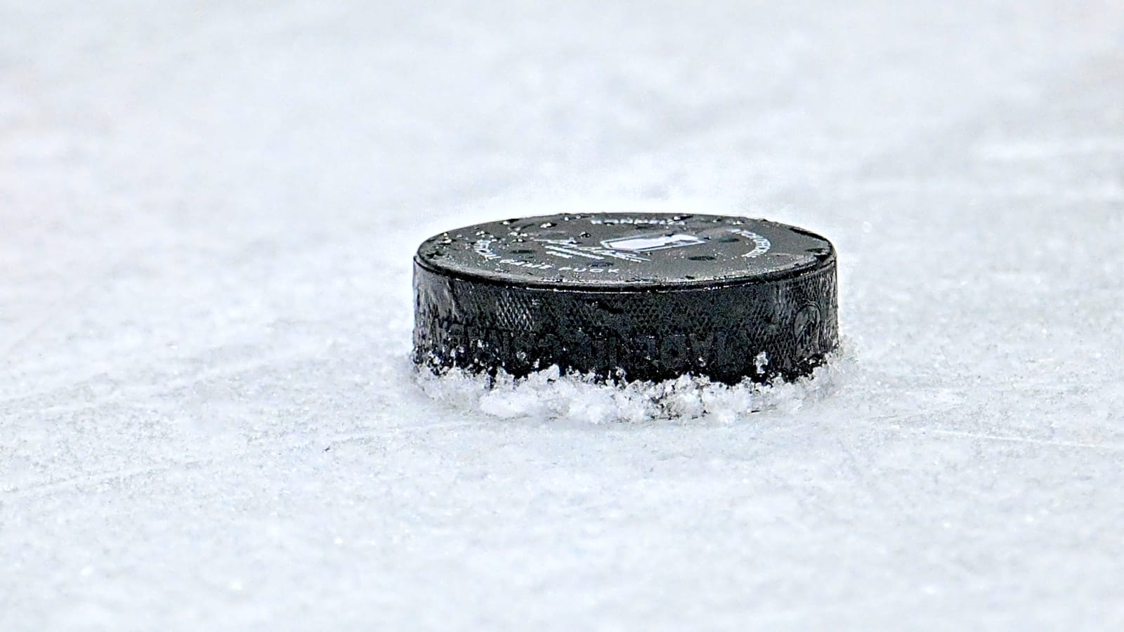Islanders down to one remaining RFA after latest signing