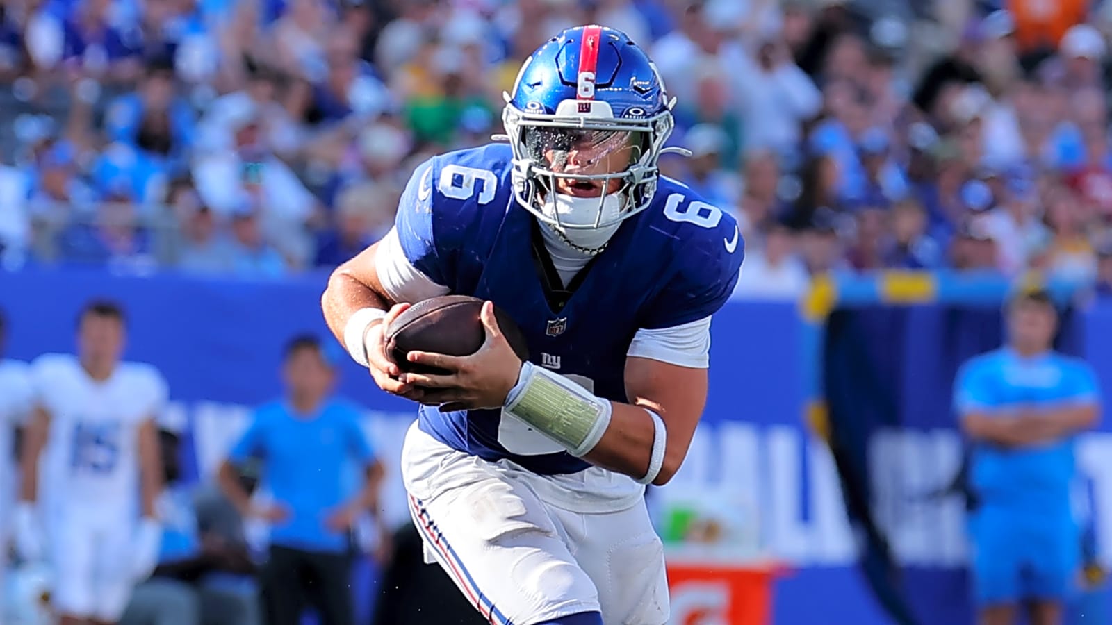 Jaxson Dart’s Dual-Threat Ability Leads Giants to First Win