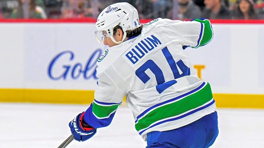 Canucks make a smart gamble with Zeev Buium extension