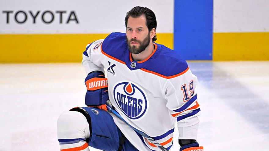 Oilers Could Offer a Veteran Forward a Better Shot… Somewhere Else