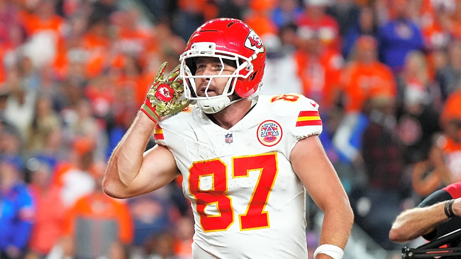 Chiefs TE Travis Kelce has a vulgar message for teammates