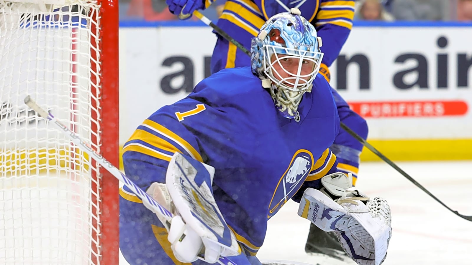 Sabres' top goaltender leaves game vs. Penguins due to injury