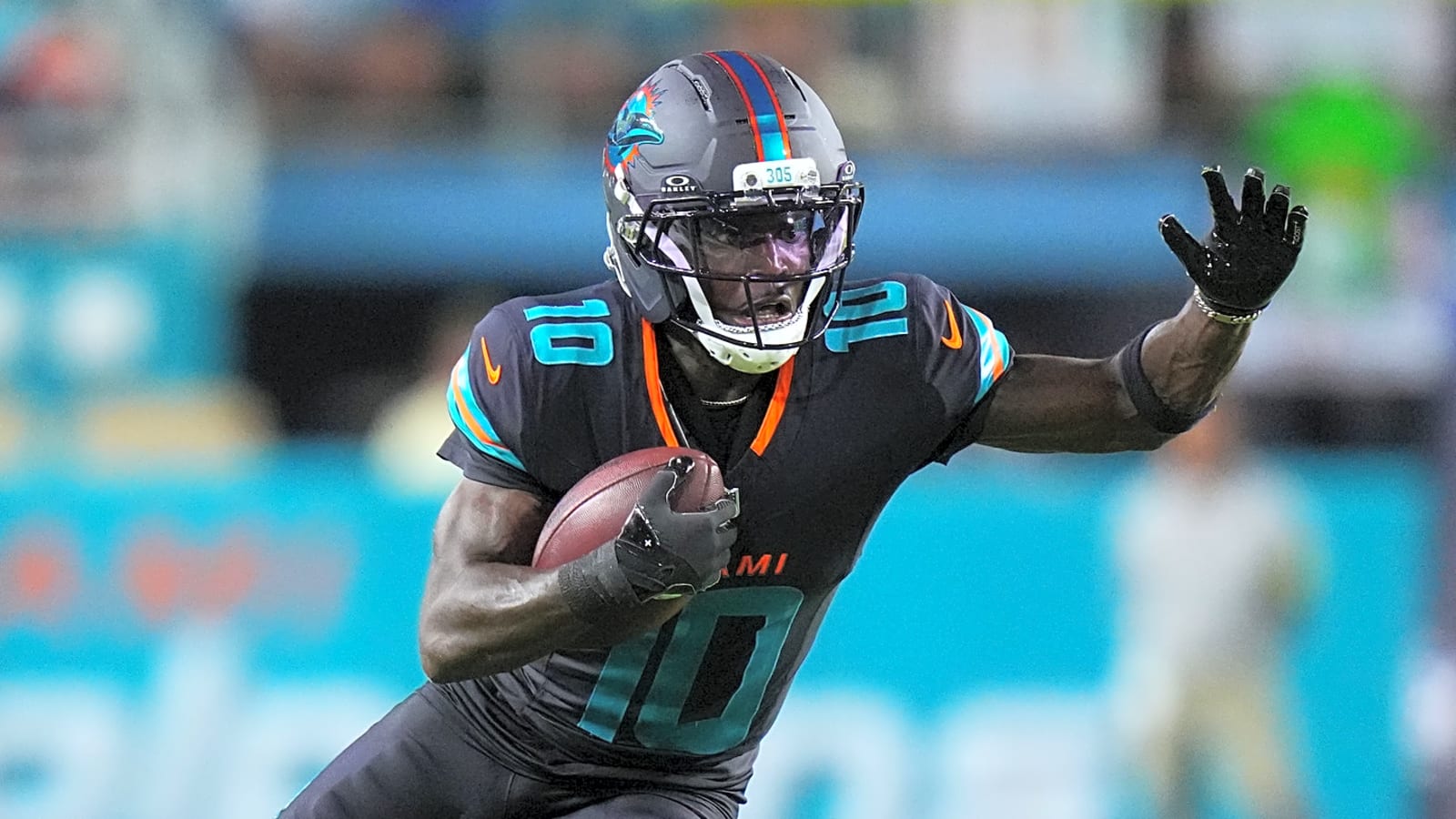 Should Chiefs pursue Tyreek Hill amid Rashee Rice issues?