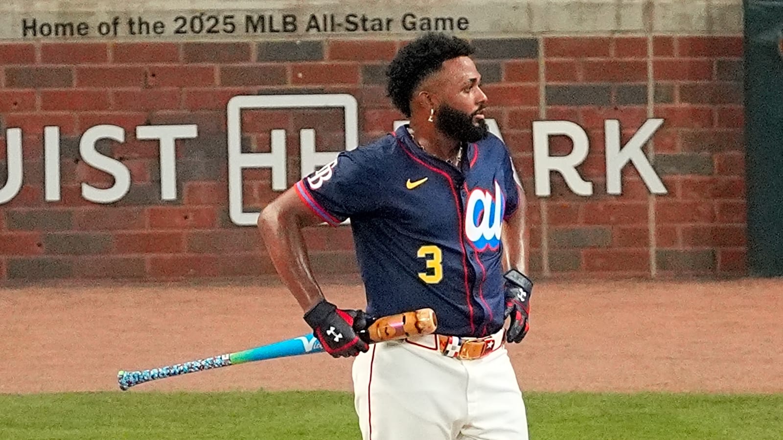 Kid in outfield makes unreal catch to rob Caminero at HR Derby