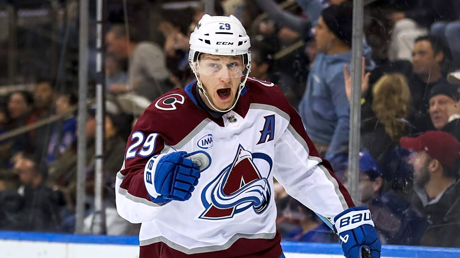 Nathan MacKinnon becomes first player to 50 goals this season
