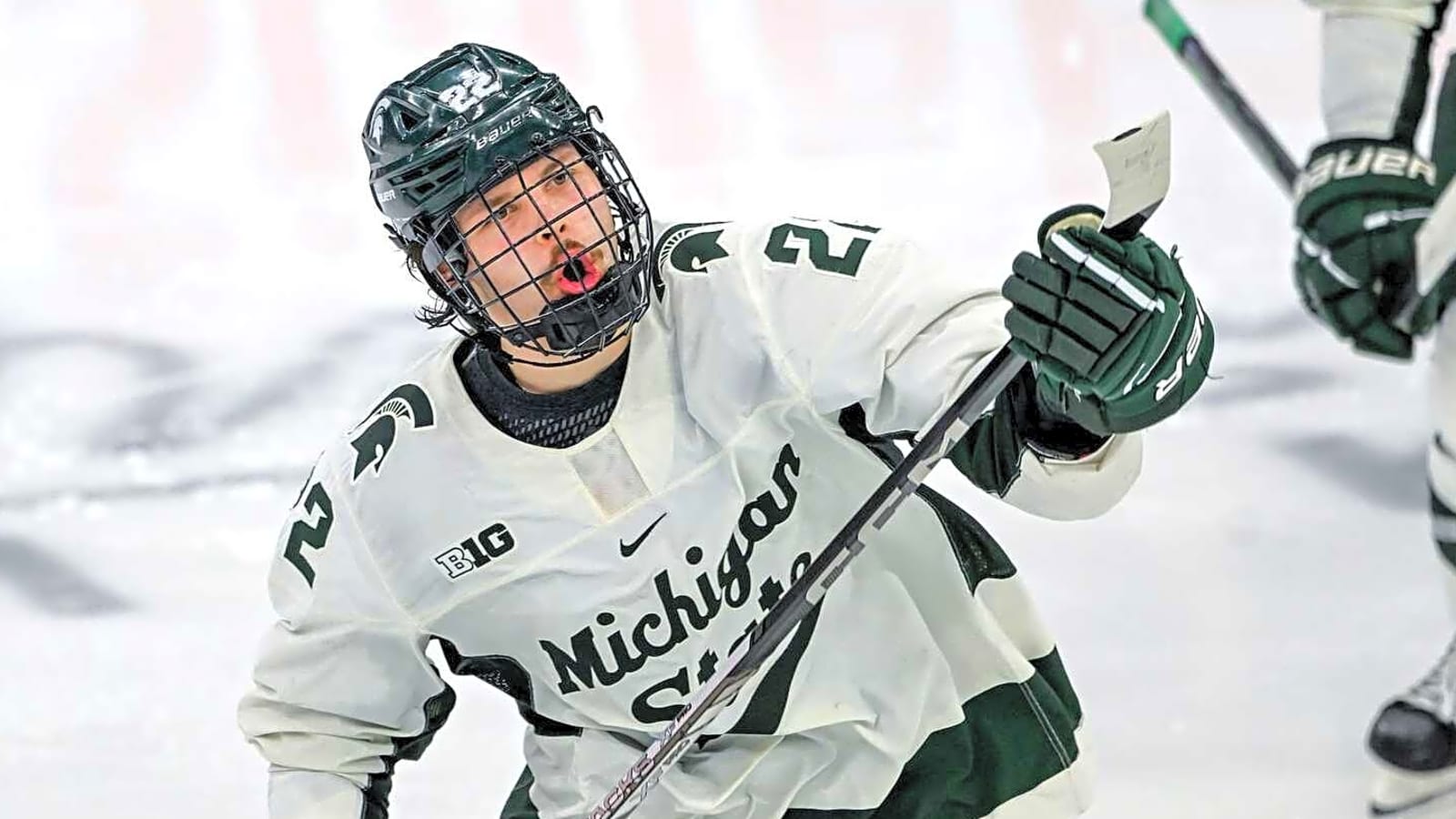 Lightning prospect Isaac Howard wins Hobey Baker Award