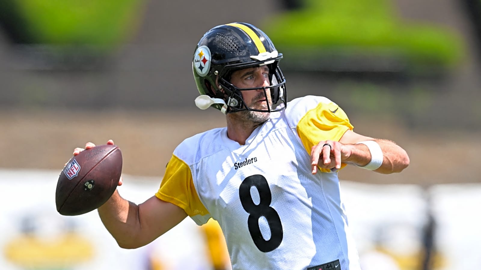 Aaron Rodgers calls out Steelers teammate after practice