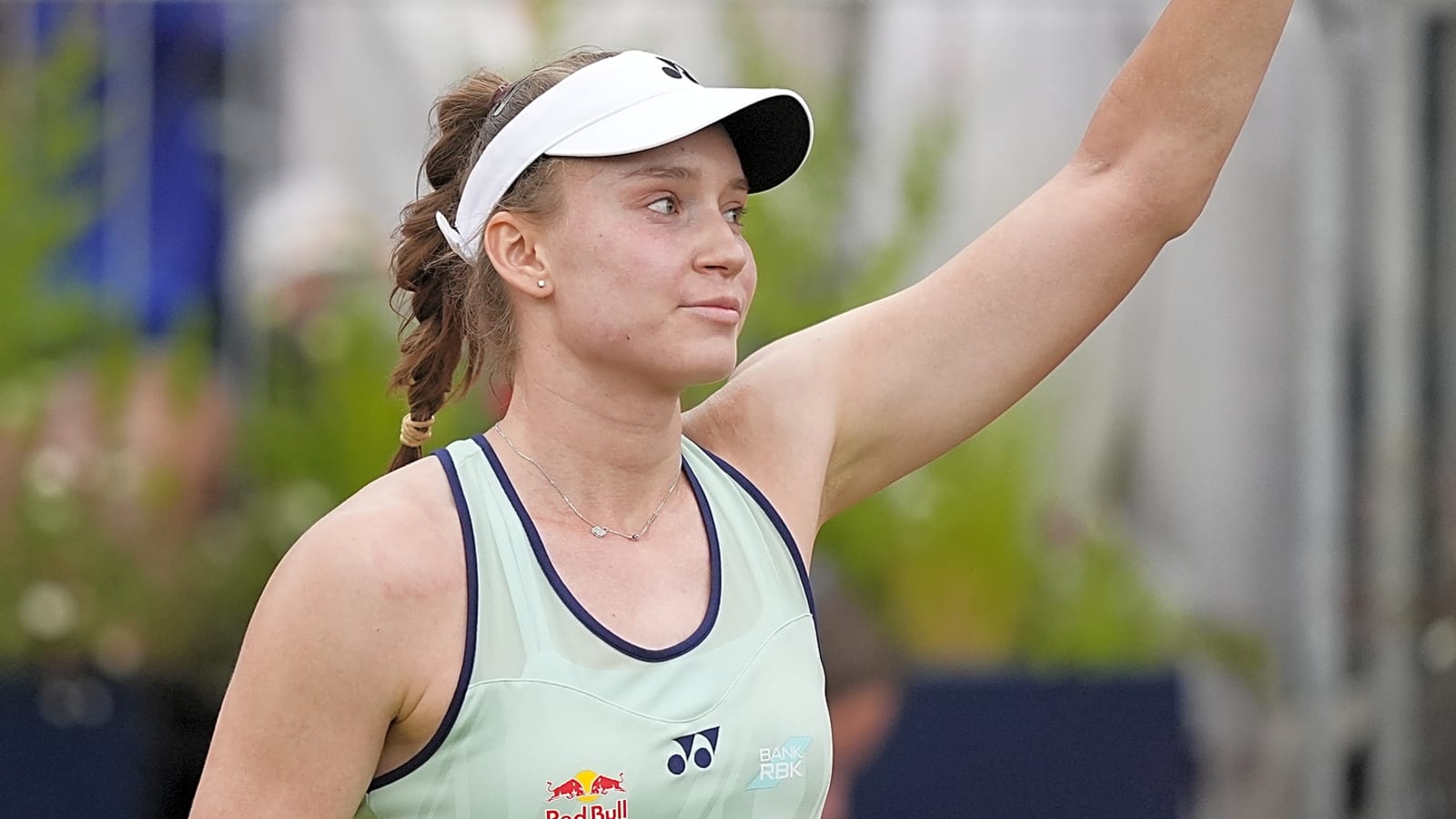 Elena Rybakina&#39;s road to Wimbledon starts strong with debut win over resilient Heather Watson
