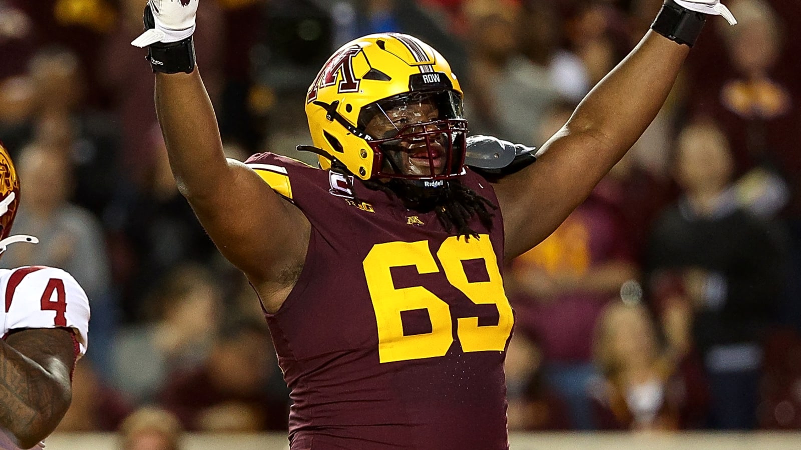 Texans move up in second round to draft offensive tackle