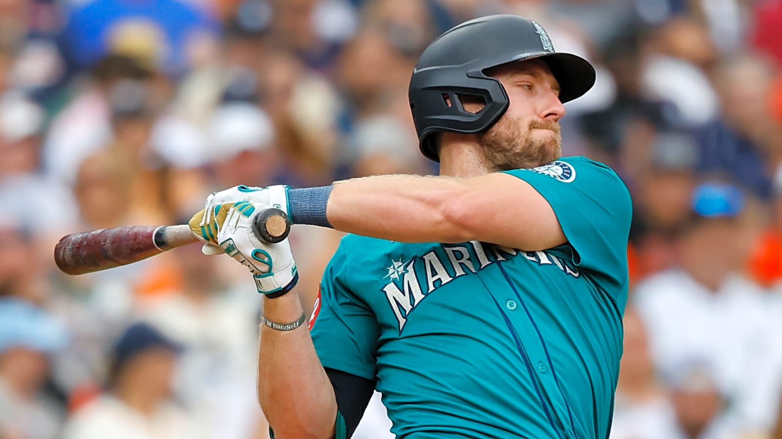 Mariners place first baseman on IL, promote Tyler Locklear