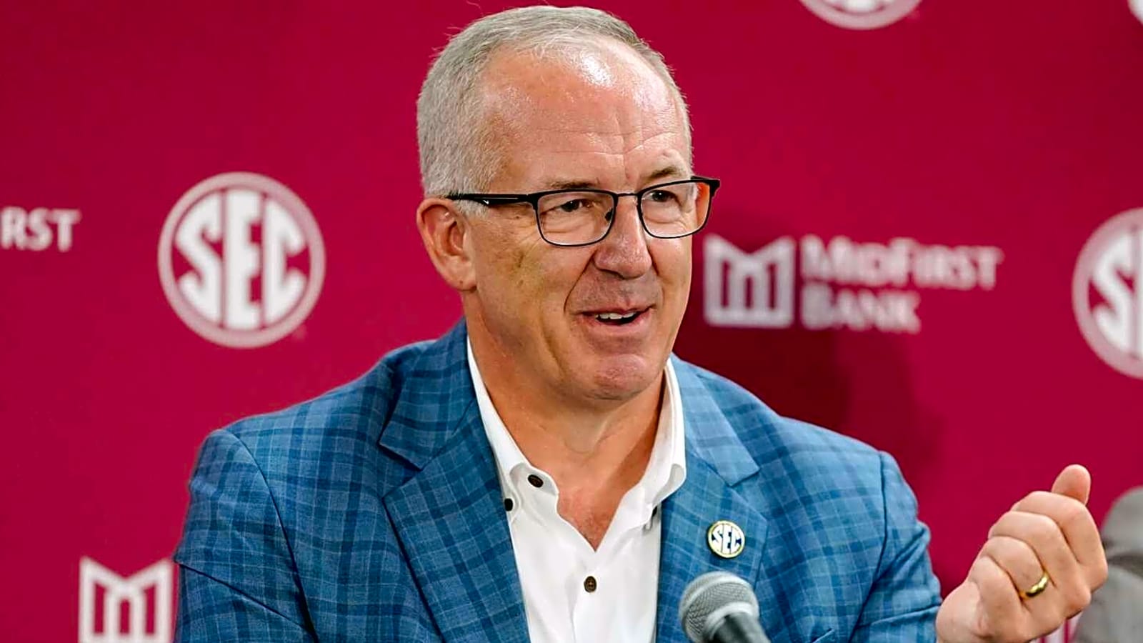 'Give Knox a hug': SEC commish pokes fun at LSU head coach Lane Kiffin at SEC media days