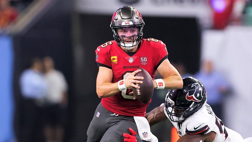 Baker Leads Buccaneers to 20-19 Win on MNF
