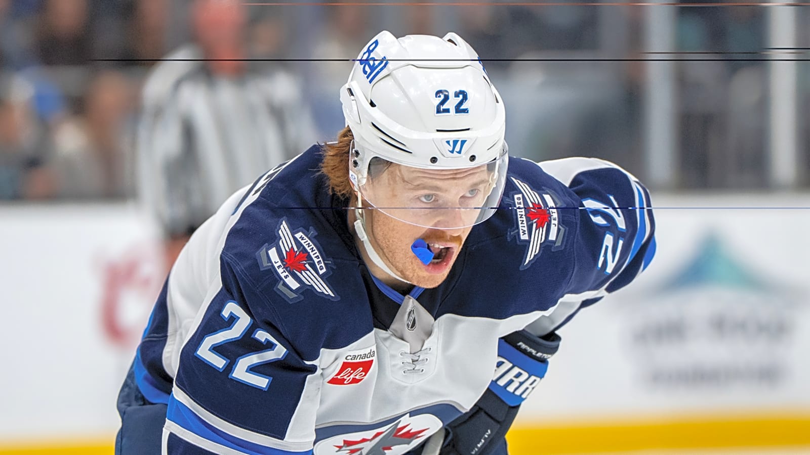 Red Wings sign longtime former Jets center