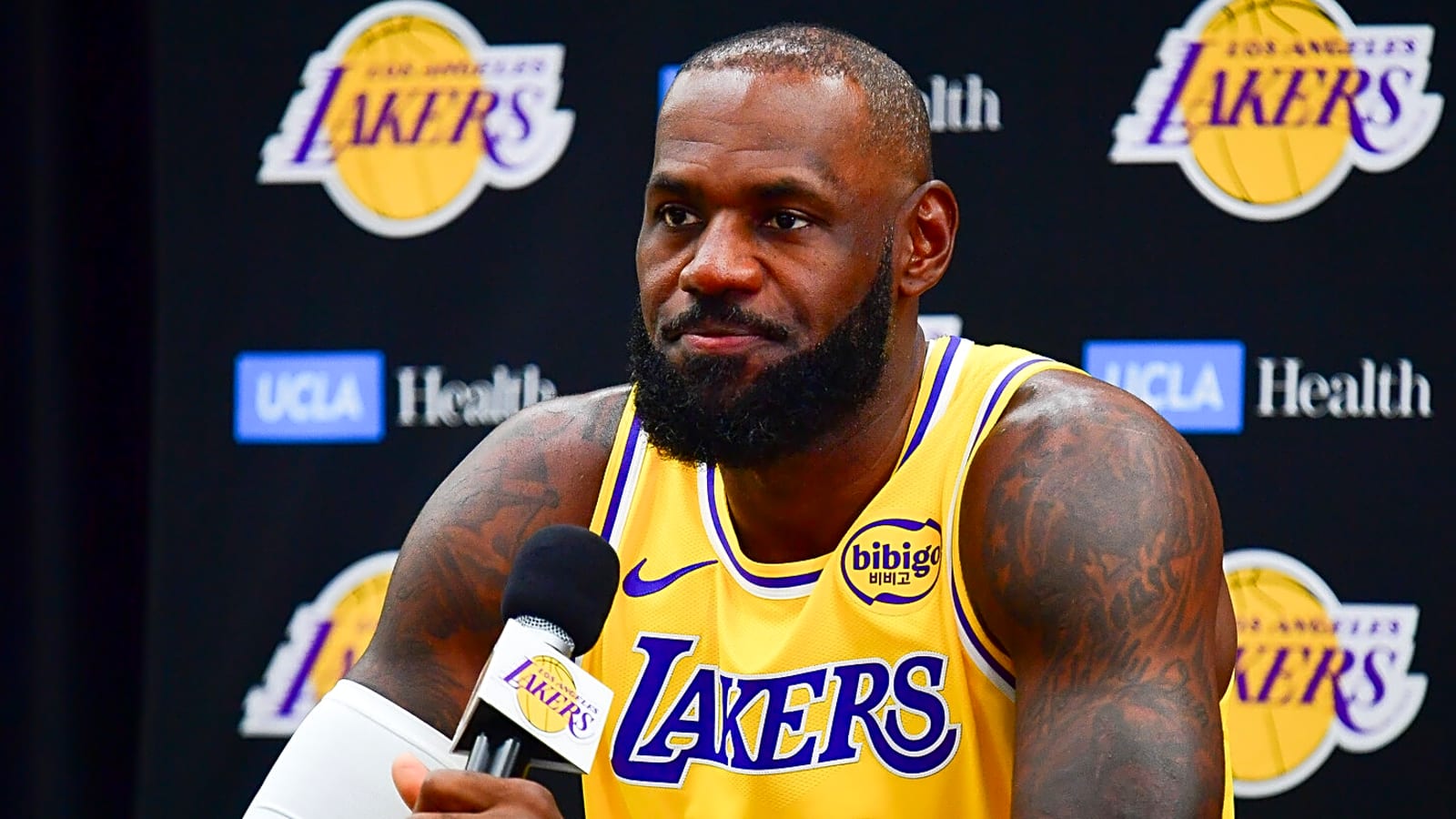 LeBron James to miss start of the season with new injury