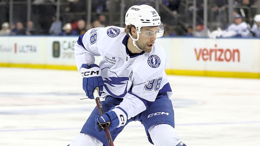 Lightning Extend Streak With 4-1 Win Over Rangers