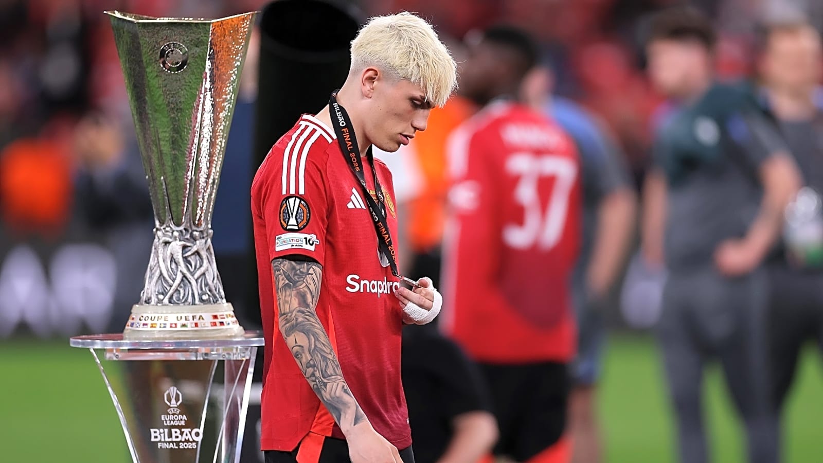 Man United star 'keeping his options open', ready to join another Premier League club