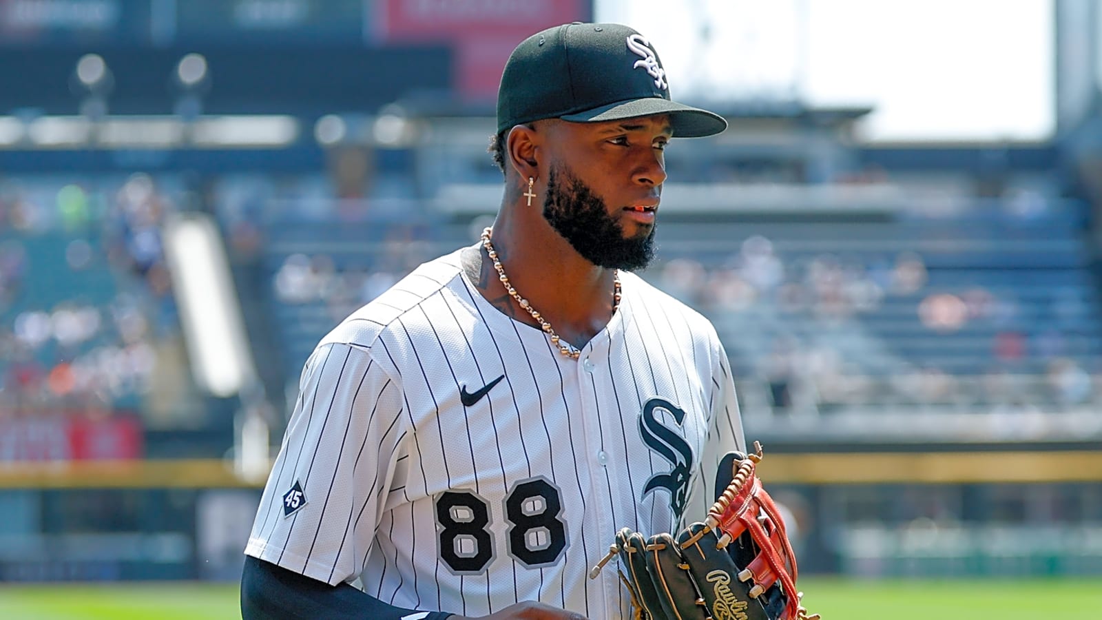 Mets find outfield upgrade in late-night trade for Luis Robert Jr.