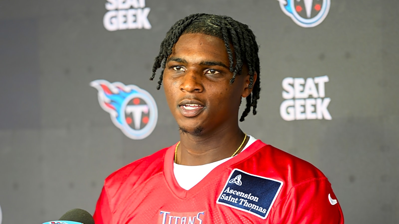 Titans sign No. 1 pick Cam Ward to rookie deal