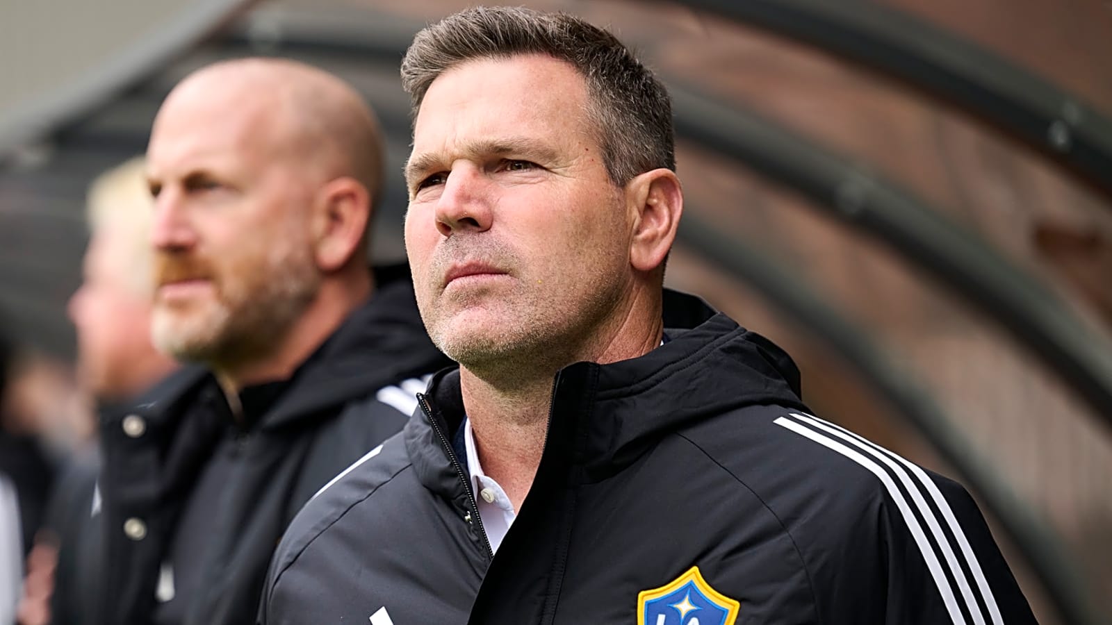 Galaxy re-sign embattled coach despite historically poor start