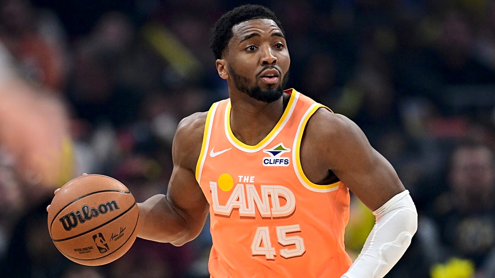 Donovan Mitchell exceeds 40 points as Cavaliers extend win streak 