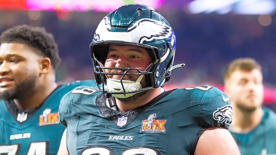 Eagles LG Landon Dickerson Coming Back For 2026