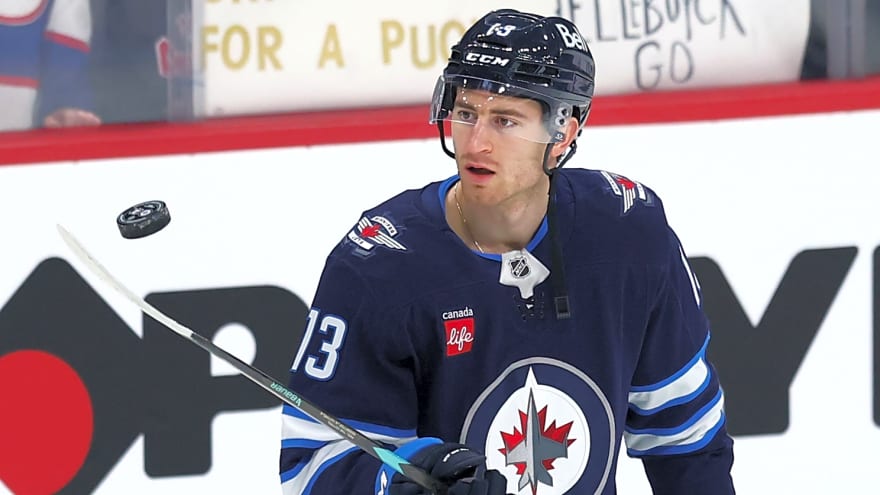 Jets sign forward Gabriel Vilardi to massive contract extension