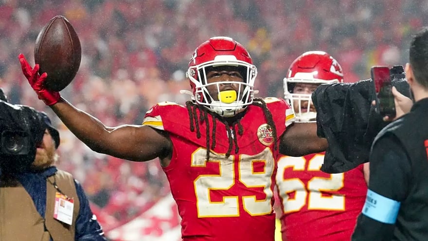 Kansas City Chiefs Star Named Week 12 AFC Offensive Player of the Week
