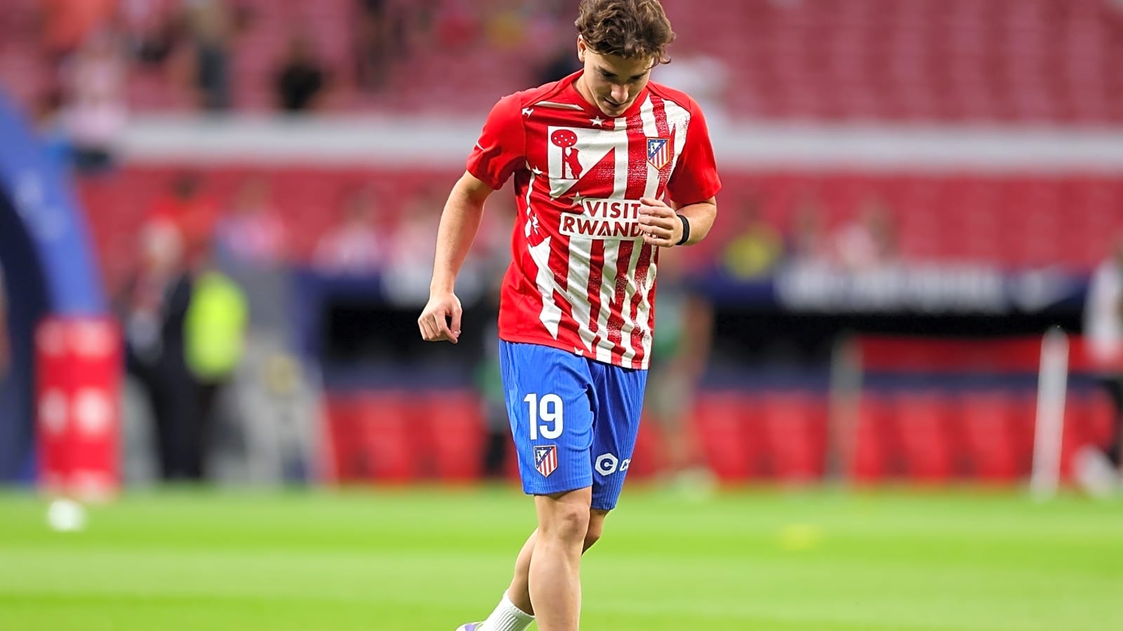 Report: Liverpool lead Barcelona in the race to sign ‘extraordinary’ goal machine