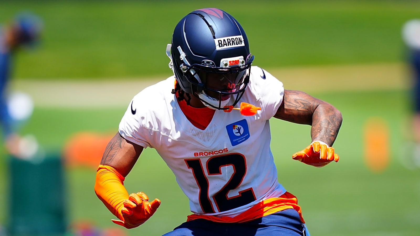 Broncos' first-round draft pick finally inks rookie deal