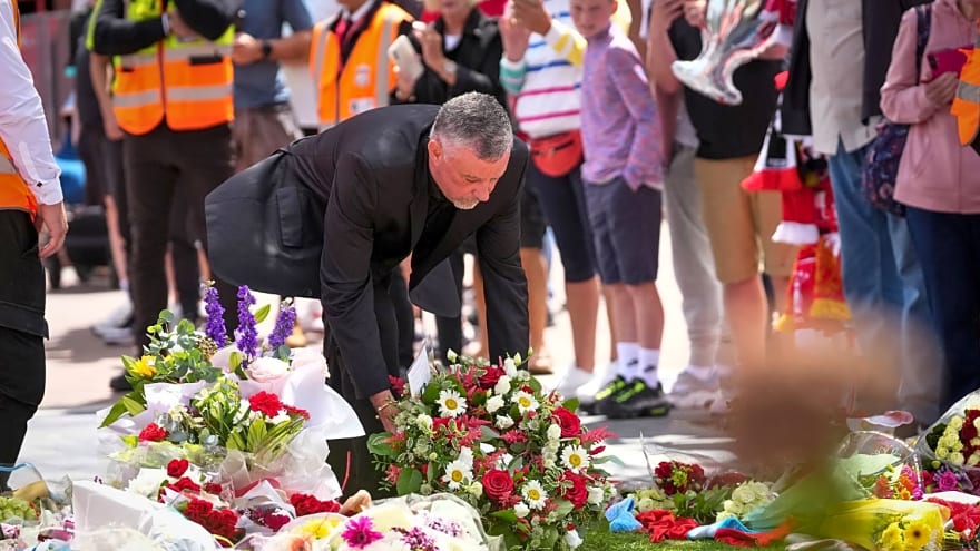 John Aldridge chokes up over Jota as LFCTV airs emotional special