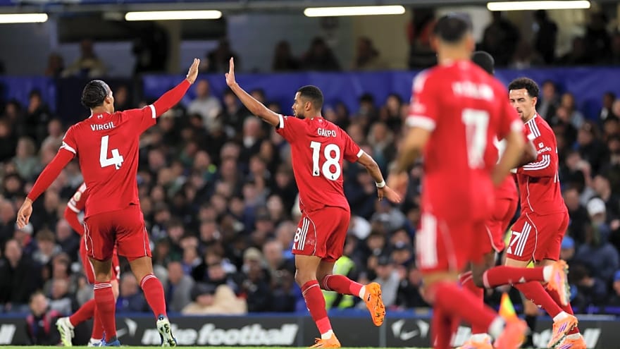Carragher cuts down Neville after Chelsea remark on Liverpool clash