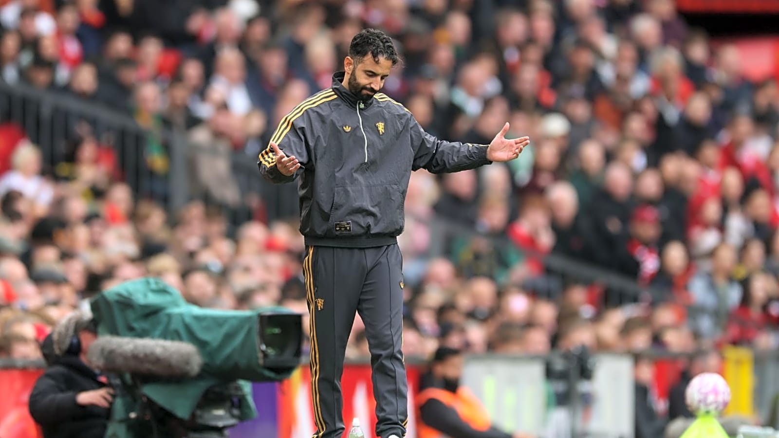 Liverpool handed early boost as United duo absent from training