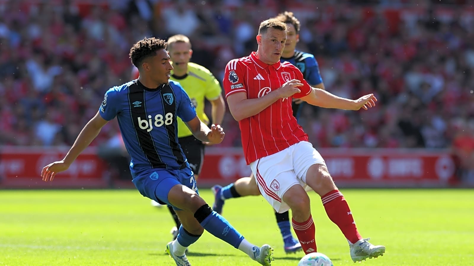 Sky Sports reporter highlights six eye-opening stats where Iraola outperformed Slot in 2025/26