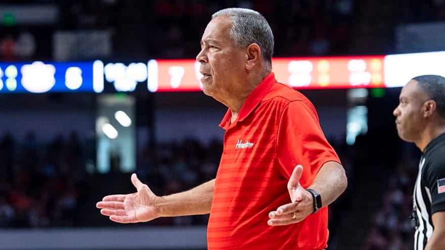 No. 1 Houston overcomes poor shooting for win over No. 22 Auburn